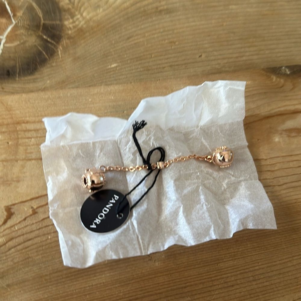 Pandora Rose Embossed Hearts Safety Chain Clip with Clear Zirconia - retired NWT - Picture 2 of 6